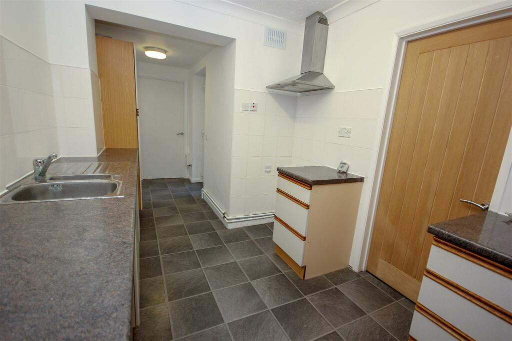 Kitchen 1.jpg
