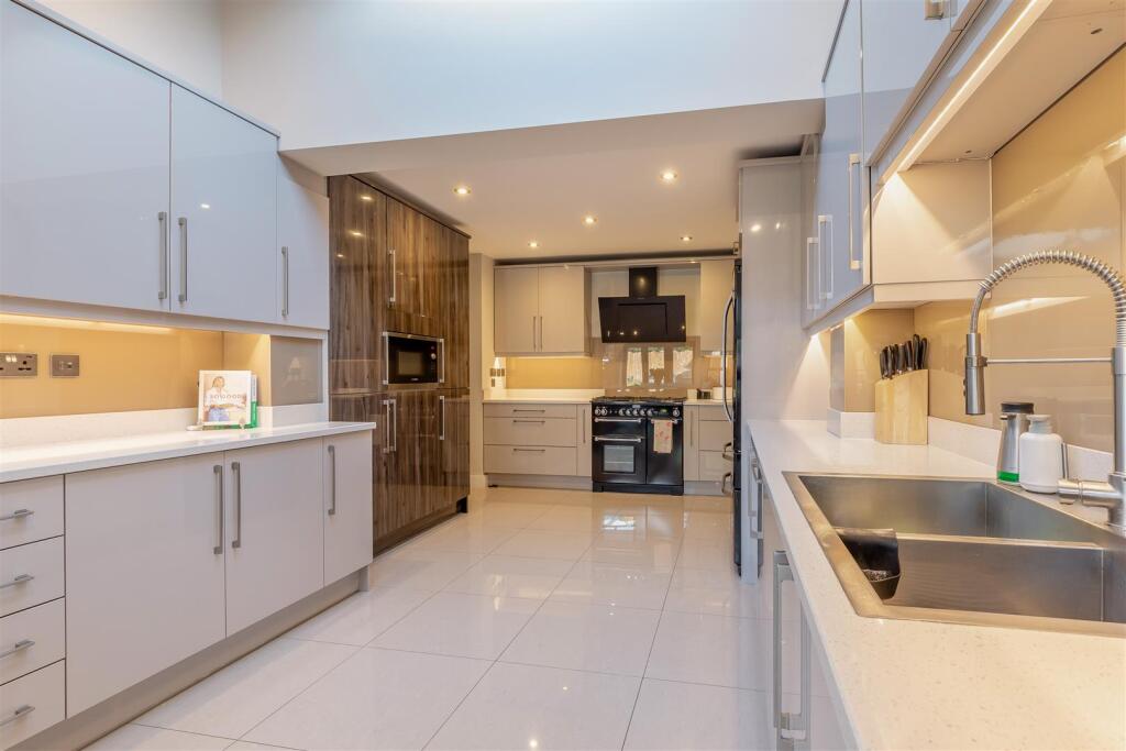 8661993-interior45.jpg