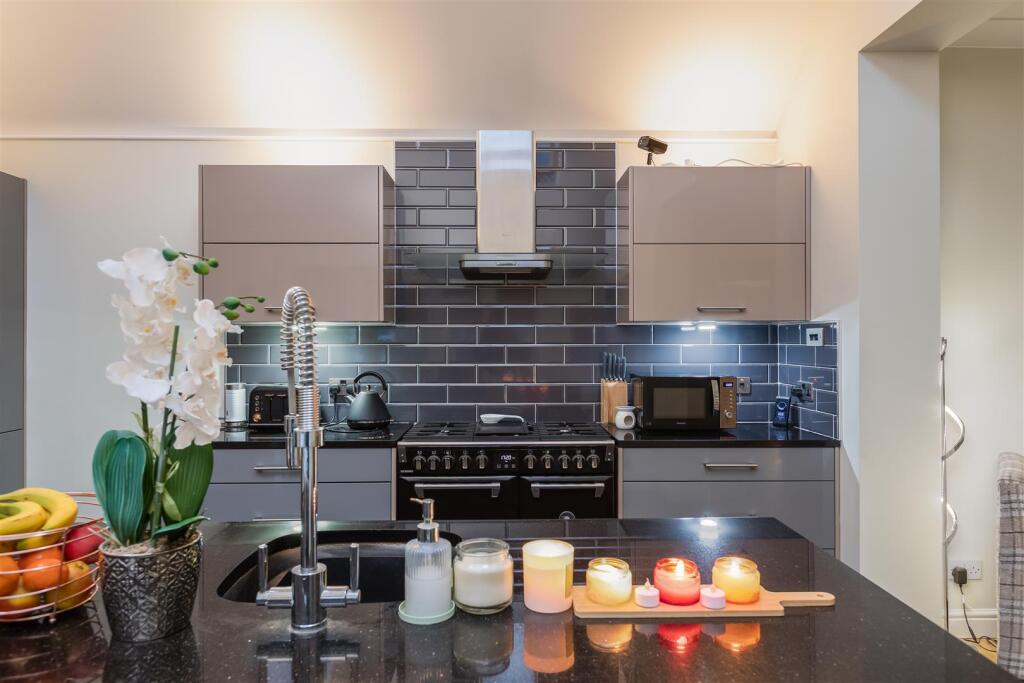 Station Avenue 14 Kitchen-5.jpg