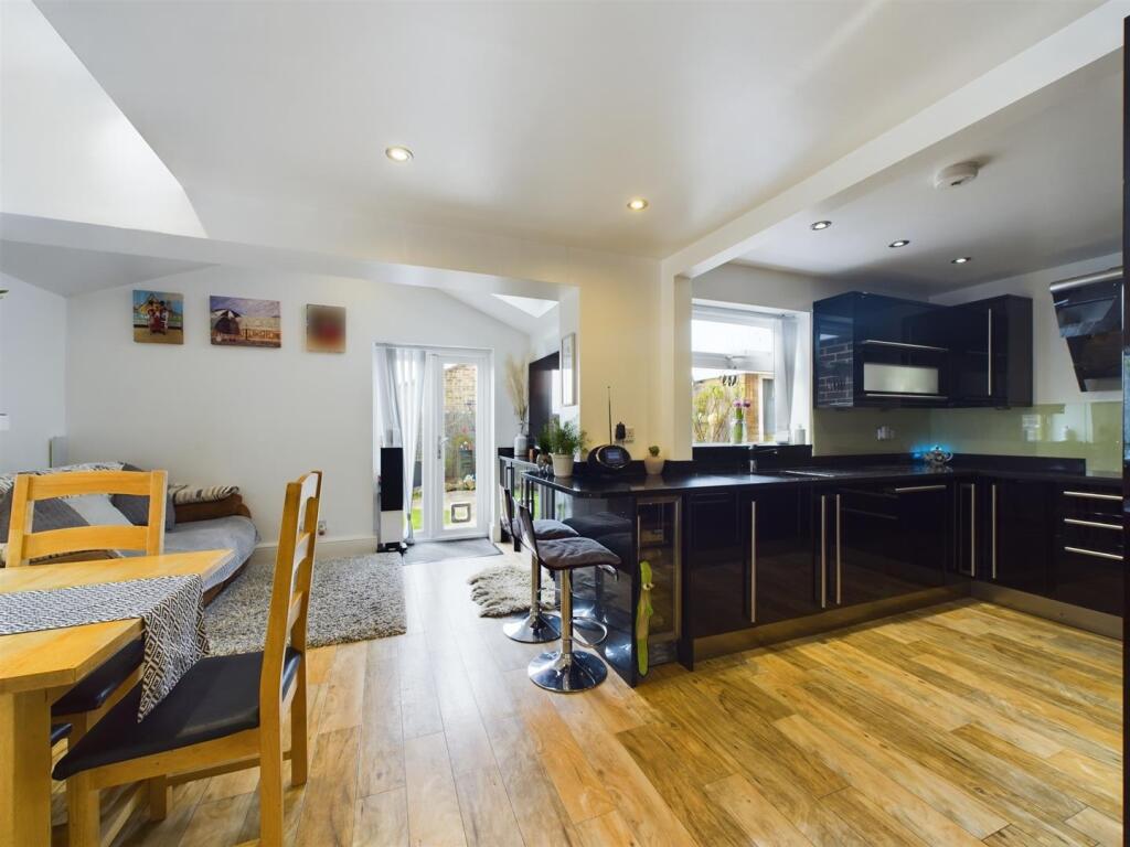 Impressive Open Plan Extended Living Kitchen
