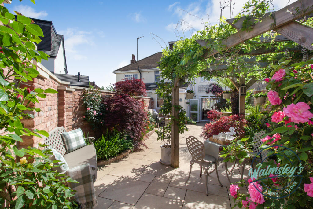 Rear gardens towards house_1