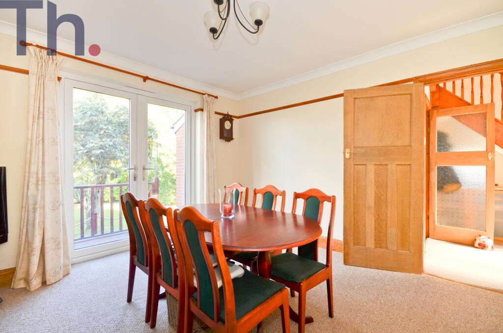 Dining Room (2).JPG