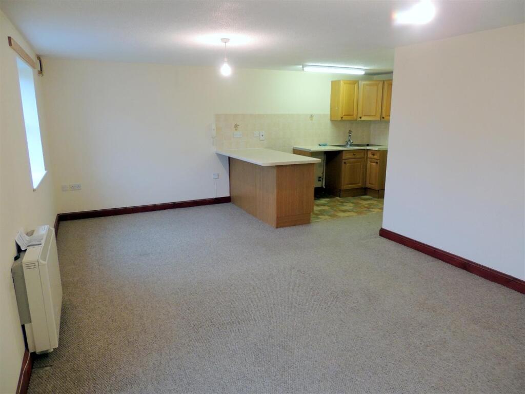 Lounge/Kitchen