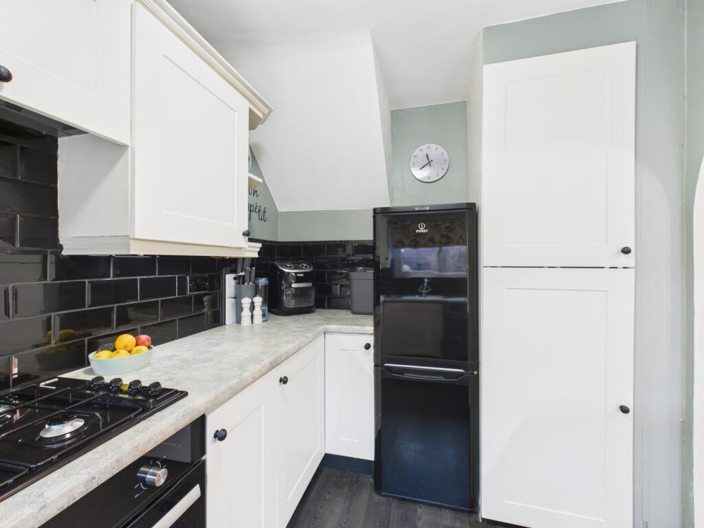 CAM03729G0-PR0197-STILL015