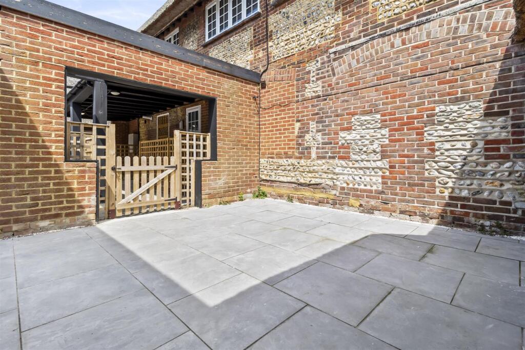 Tudor Court, 7-001.jpg