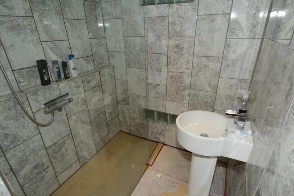 EN-SUITE TO BEDROOM 2
