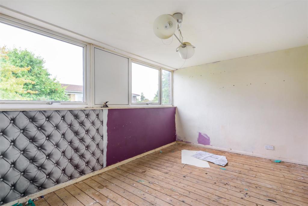 Bedroom 1.jpg