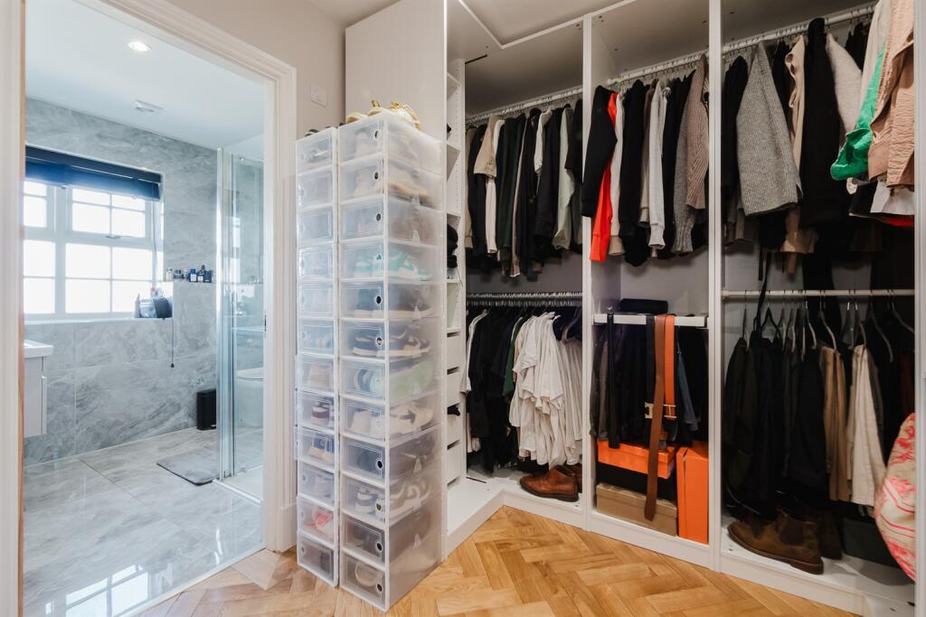 Walk-in Dressing Roo