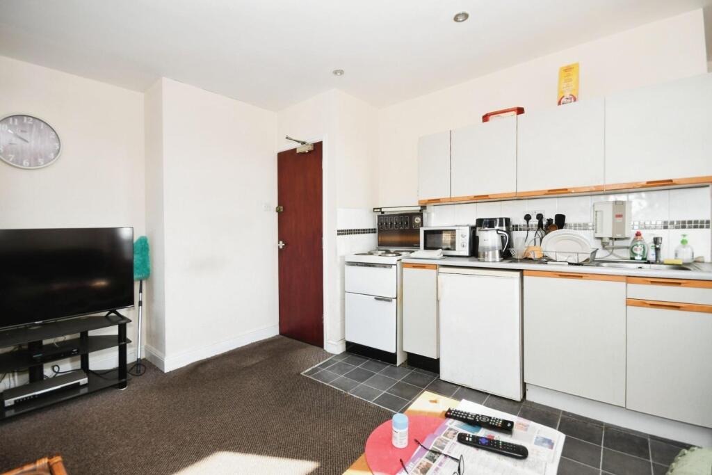 FLAT 3 - KITCHEN LIVING 02.JPG