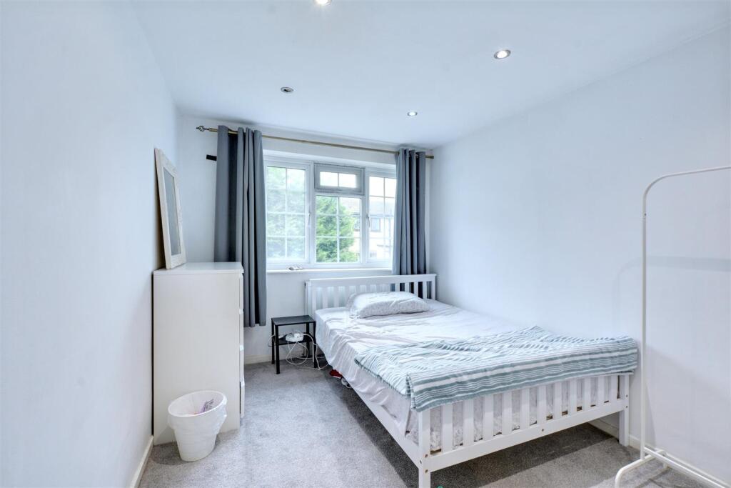Bedroom 1_11.jpeg