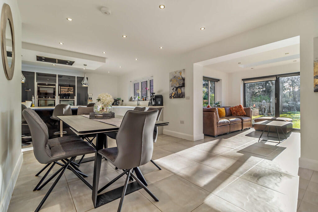 8634681-interior0...