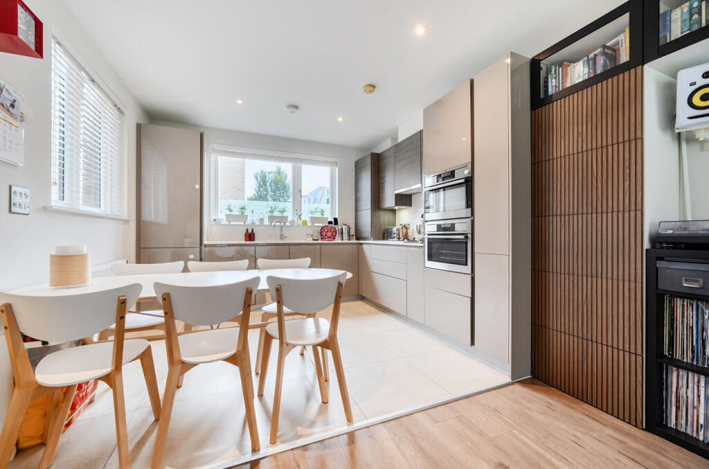 1359749-8-68d66a2...