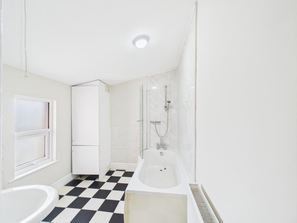 CAM02023G0-PR0162-STILL014