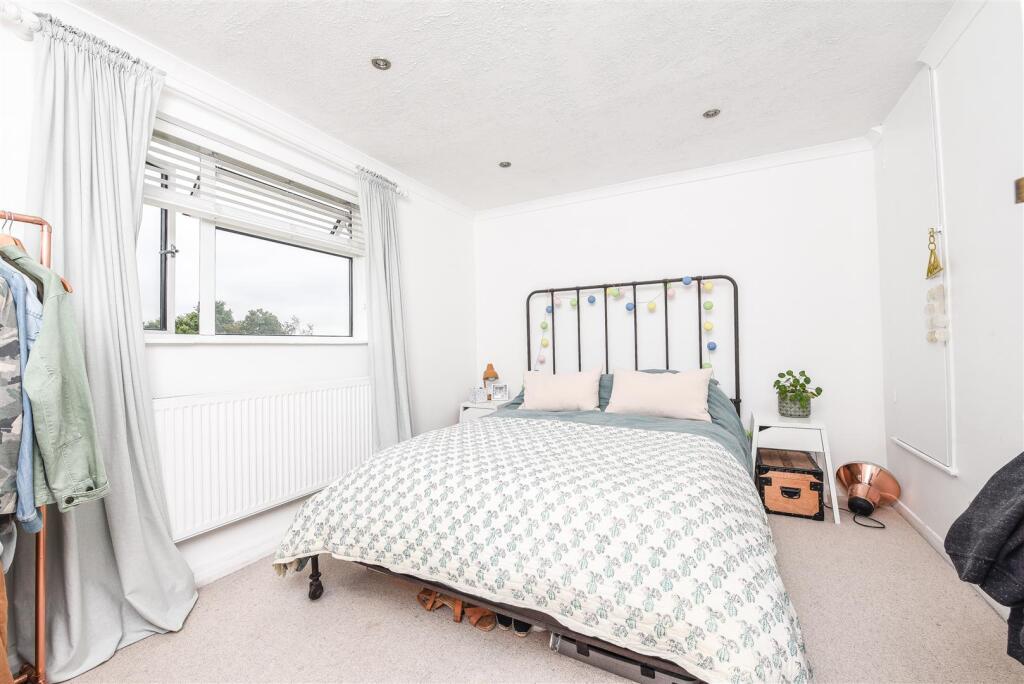 85 Wyphurst Road GU6 Crowes Cranleigh  (9 of 19).j