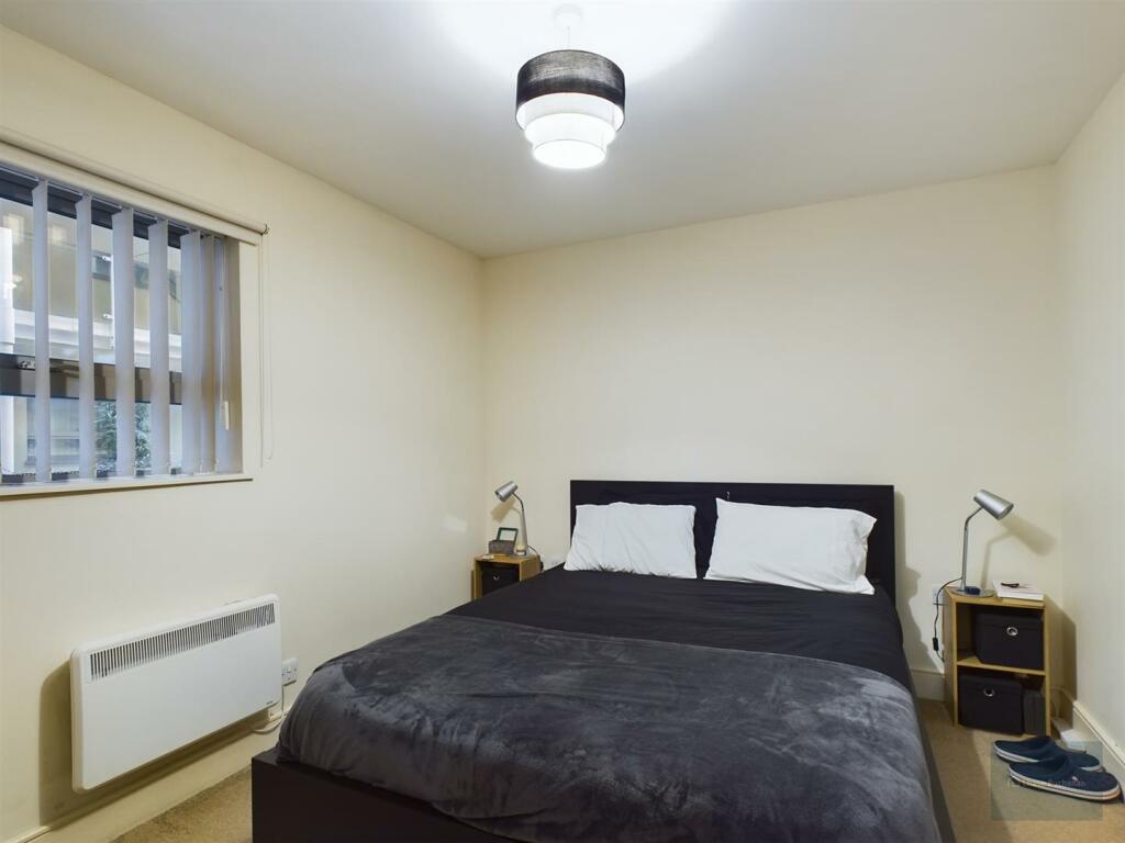 CAM02525G0-PR0032-ST