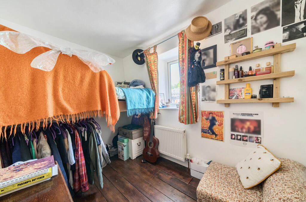 1327782-5-688262f...