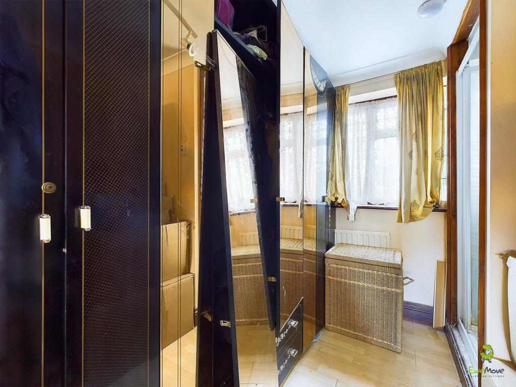 CAM04399G0-PR0023-STILL006