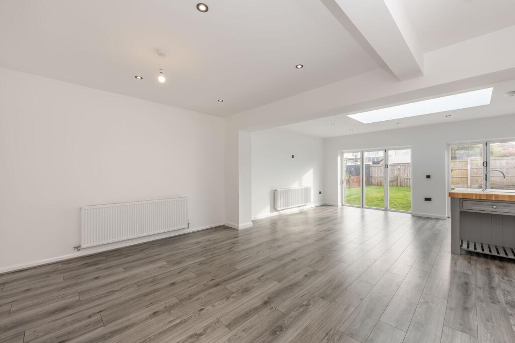 Kitchen/dining/sitting/family room