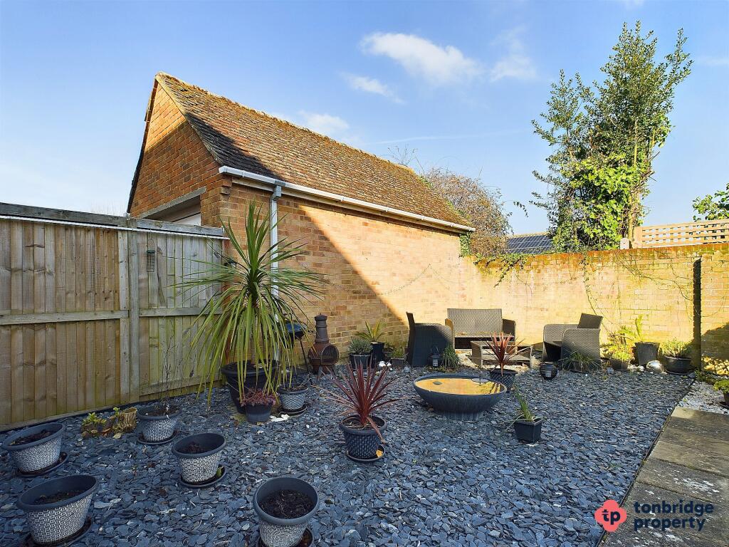 CAM03742G0-PR0018-STILL083