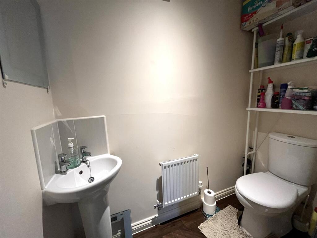 Cossington Road, groundfloor WC