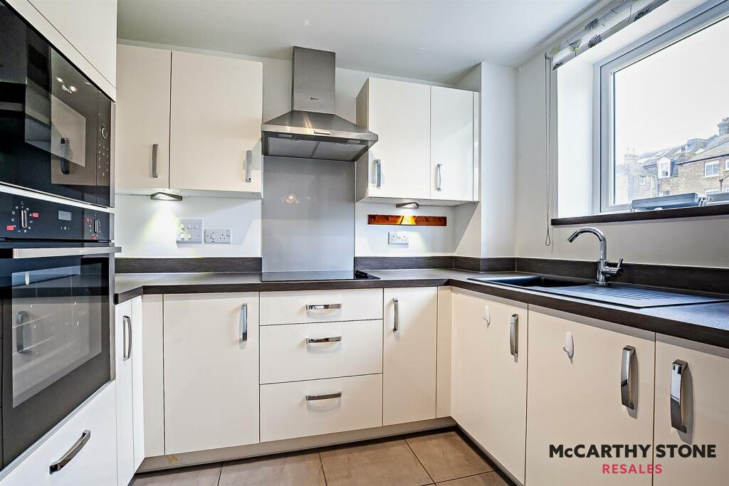 8594659-interior08-800.JPG