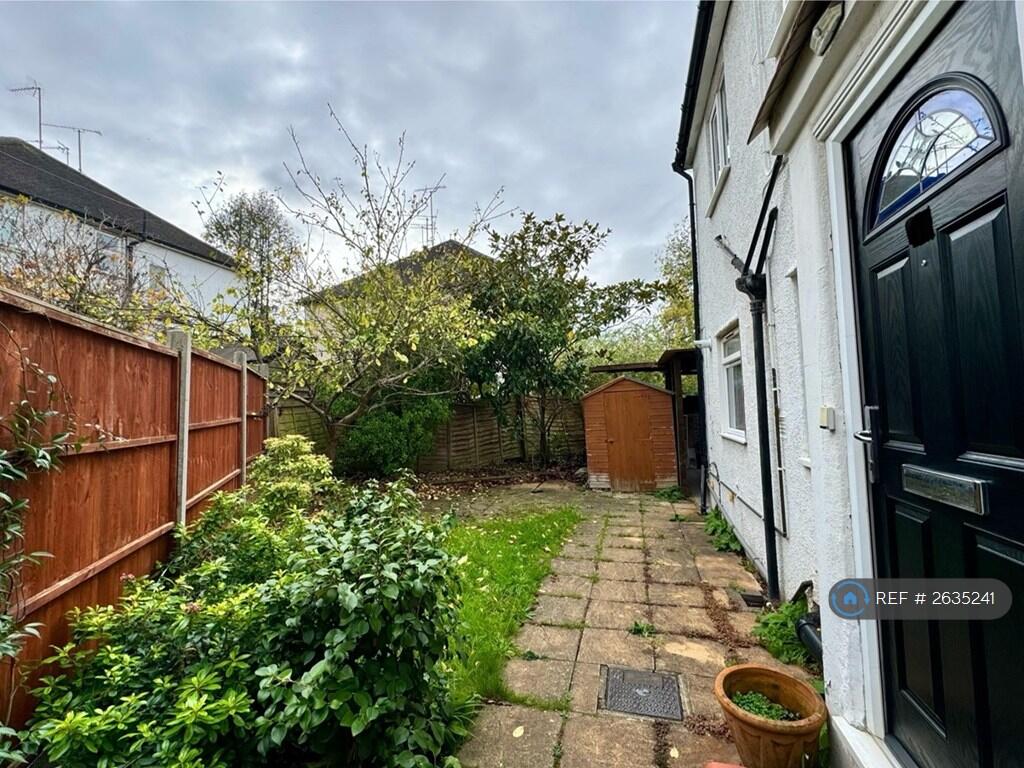 Front Entrance / Garden 