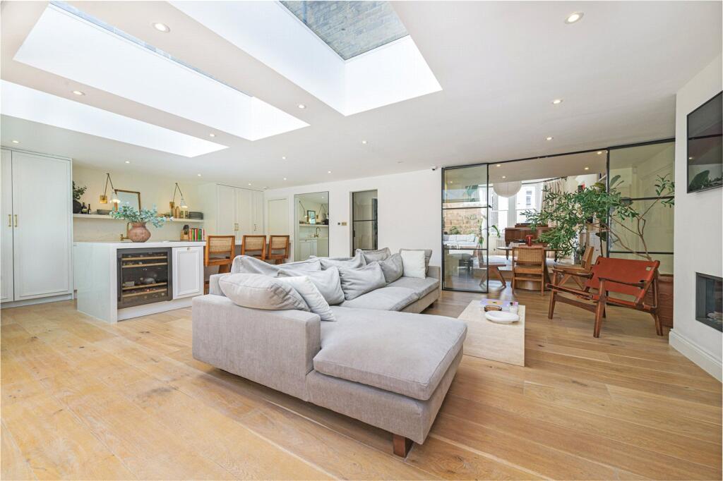 Kitchen / Family Roo