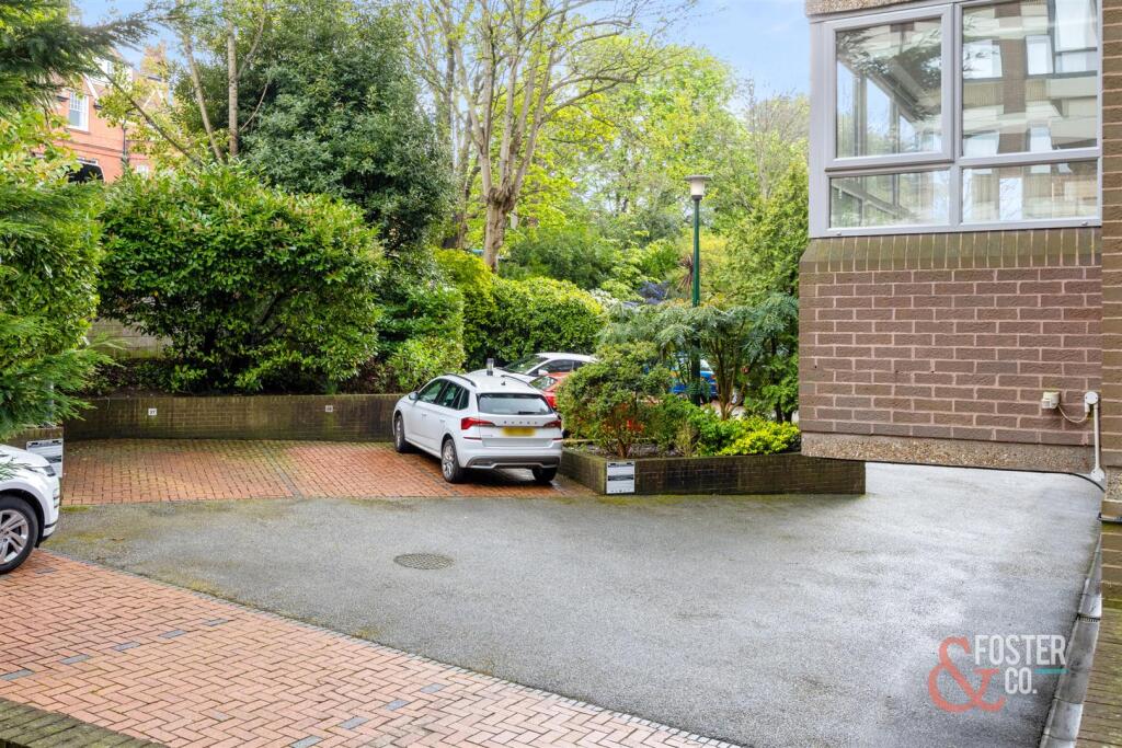 Eaton Gardens, Veric, 42-017.jpg