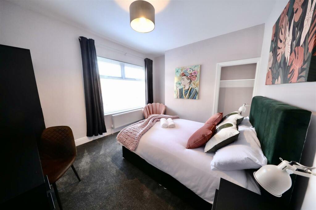 30 Exmouth Street - Bedroom 1.jpg