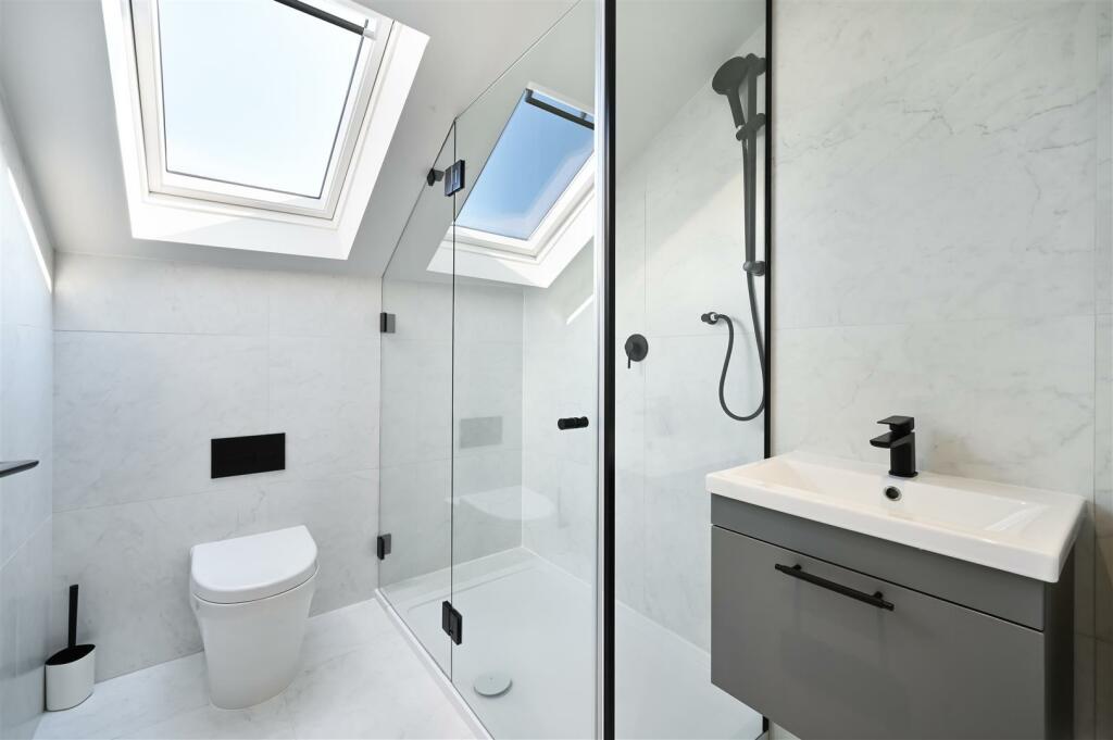 Separate Shower Room