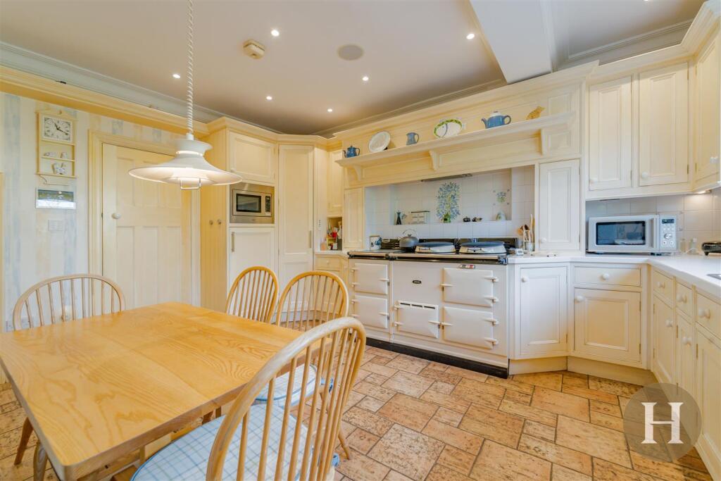 Hadleigh Estate Agents-26.jpg