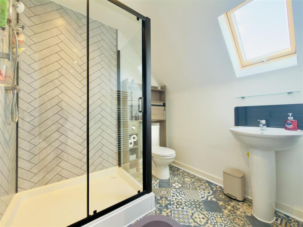 EN SUITE