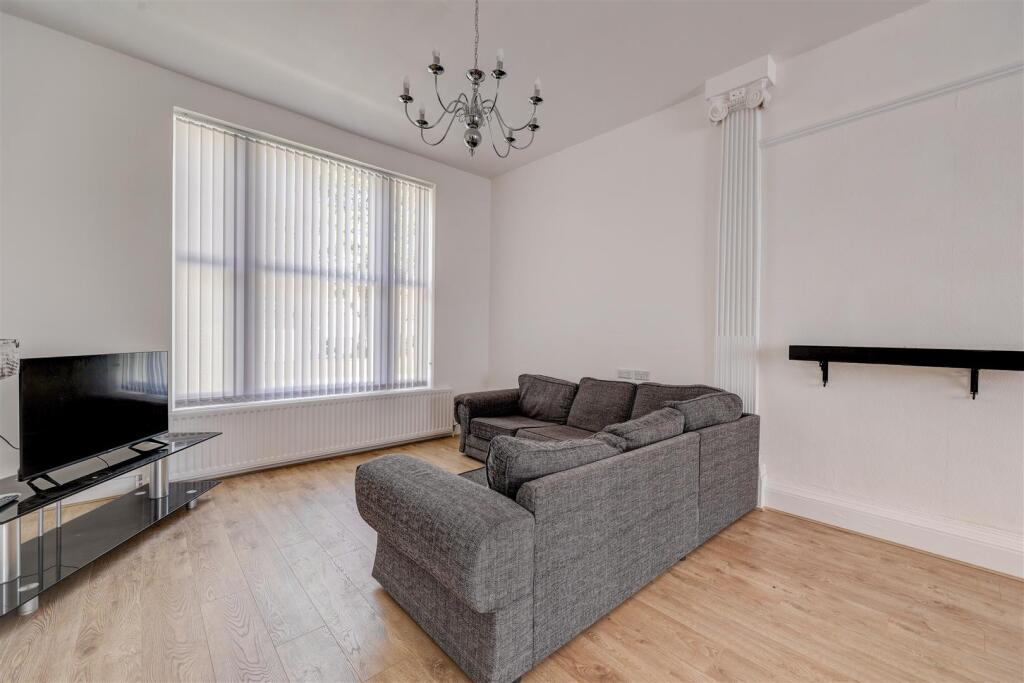 Communal Lounge 2.jpg