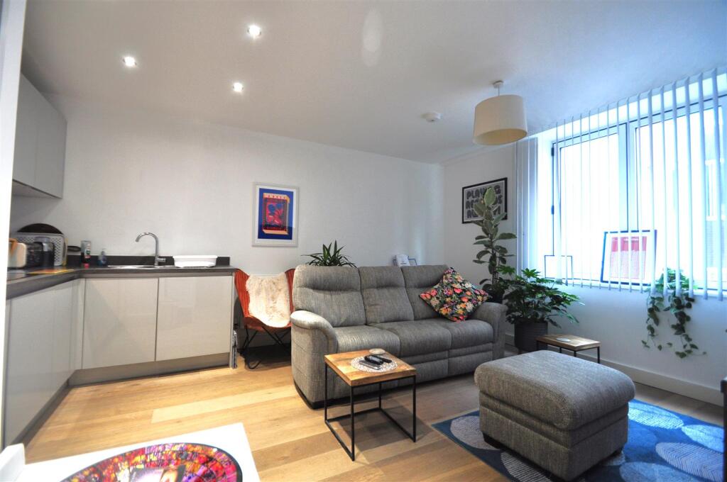 Open Plan Kitchen &amp; Living Area