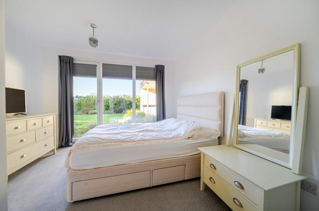 1384071-6-6929bd3...