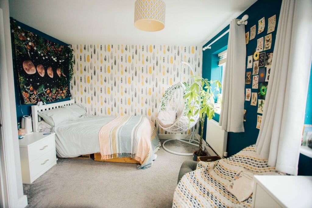 BEDROOM 2