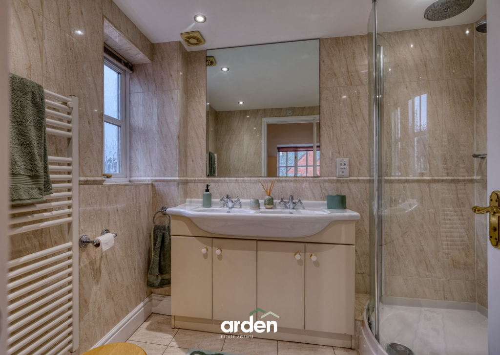 Hanbury Road, Hanbury, B60