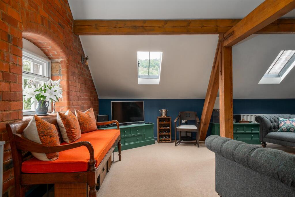 Living Room-6.jpg