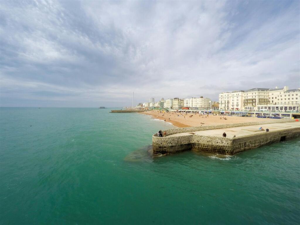 Brighton sea front.jpg