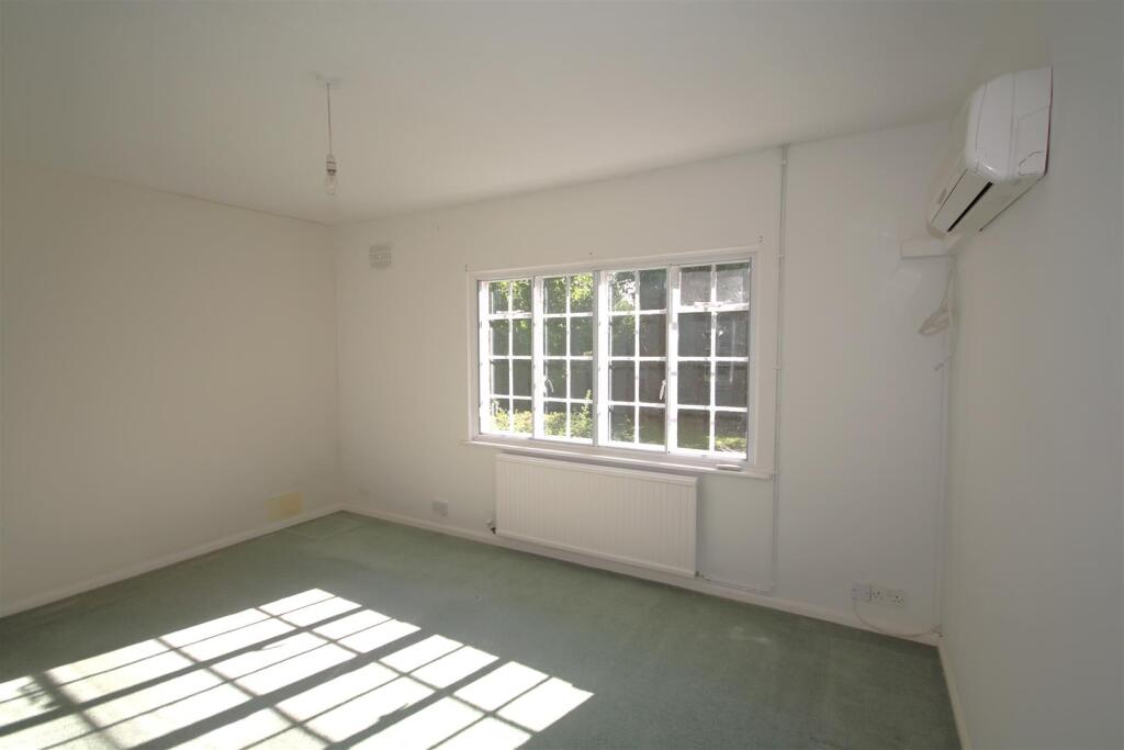 Bedroom1a.JPG