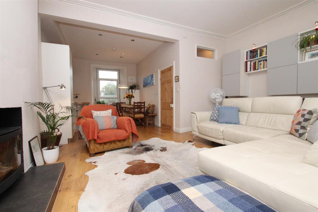 Open Plan Living Dining Kitchen.JPG