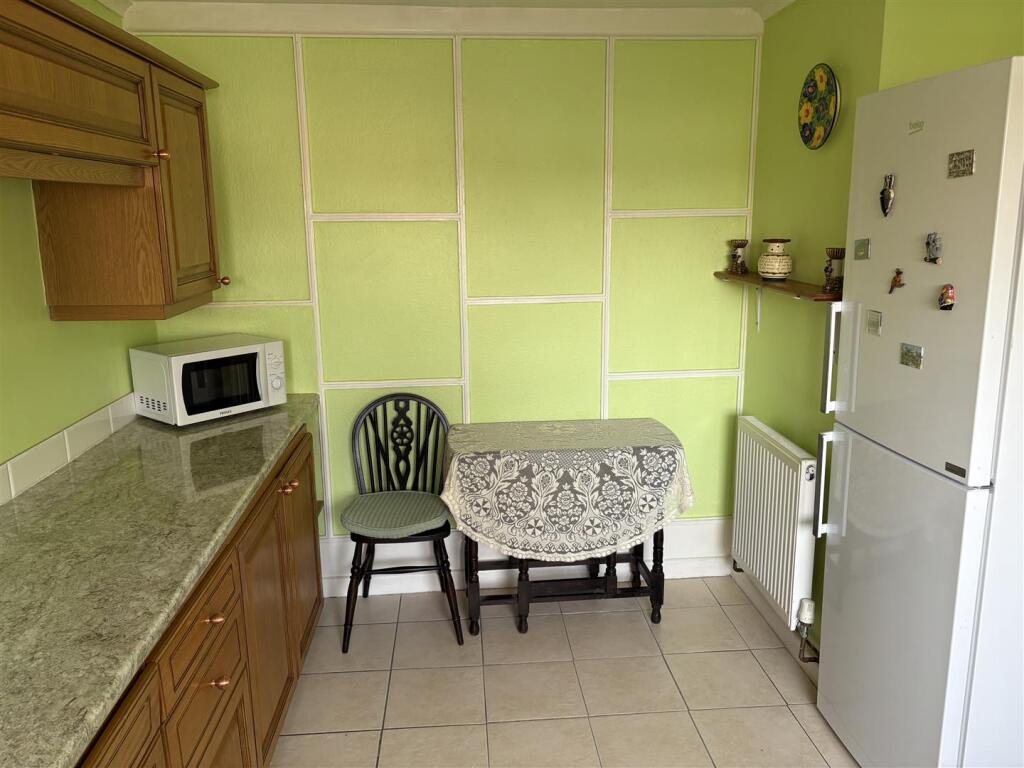 Kitchen Breakfast 2.jpg