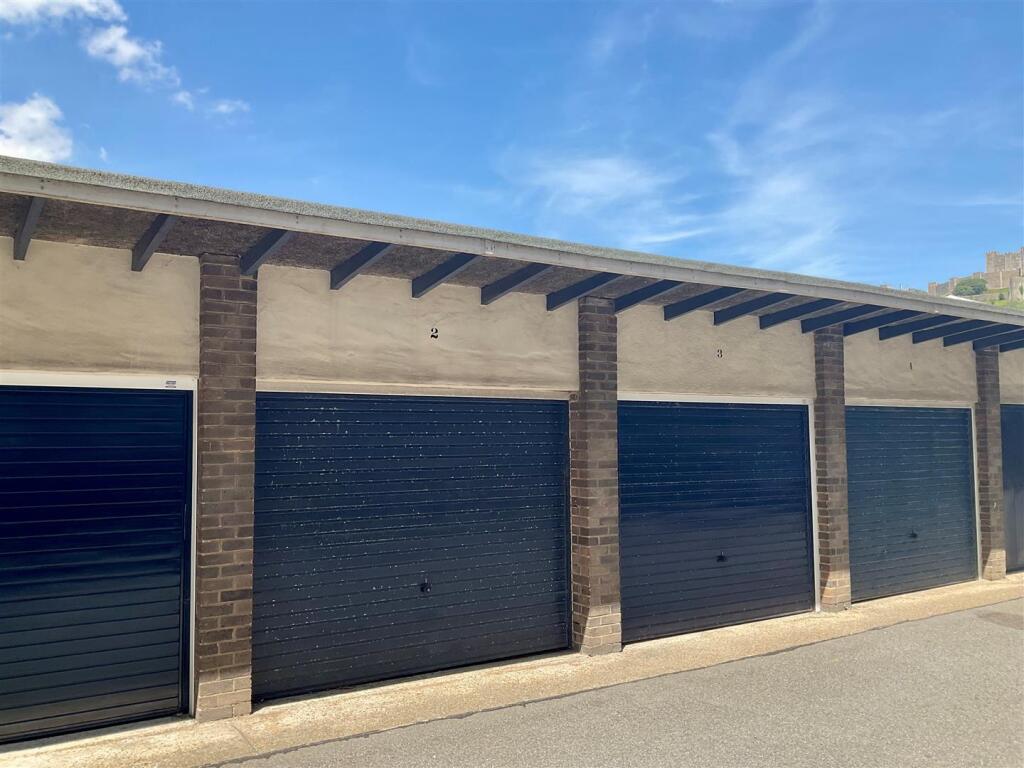 garage.jpg