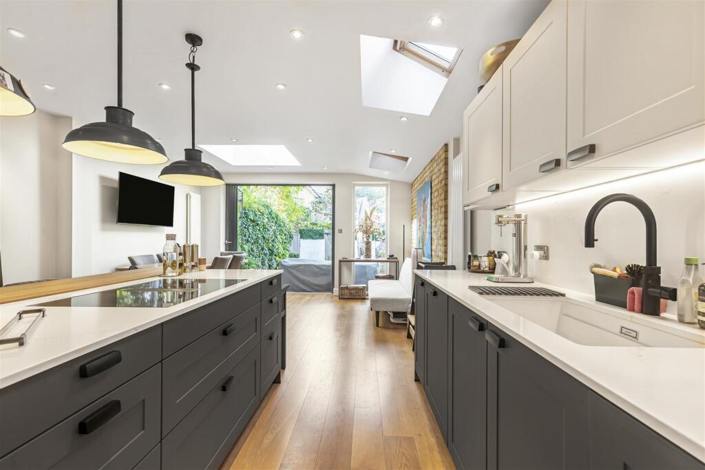 James_ eens_road-sw14__16_.JPG