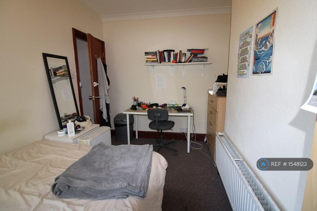 Bedroom 8 (£720 / Month)