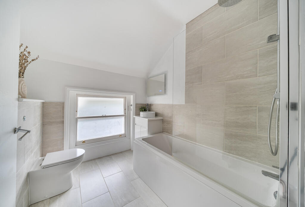 1371926-2-68f7989...