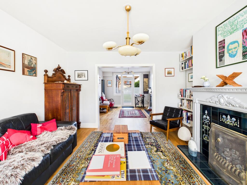 CAM05192G0-PR0185-STILL004