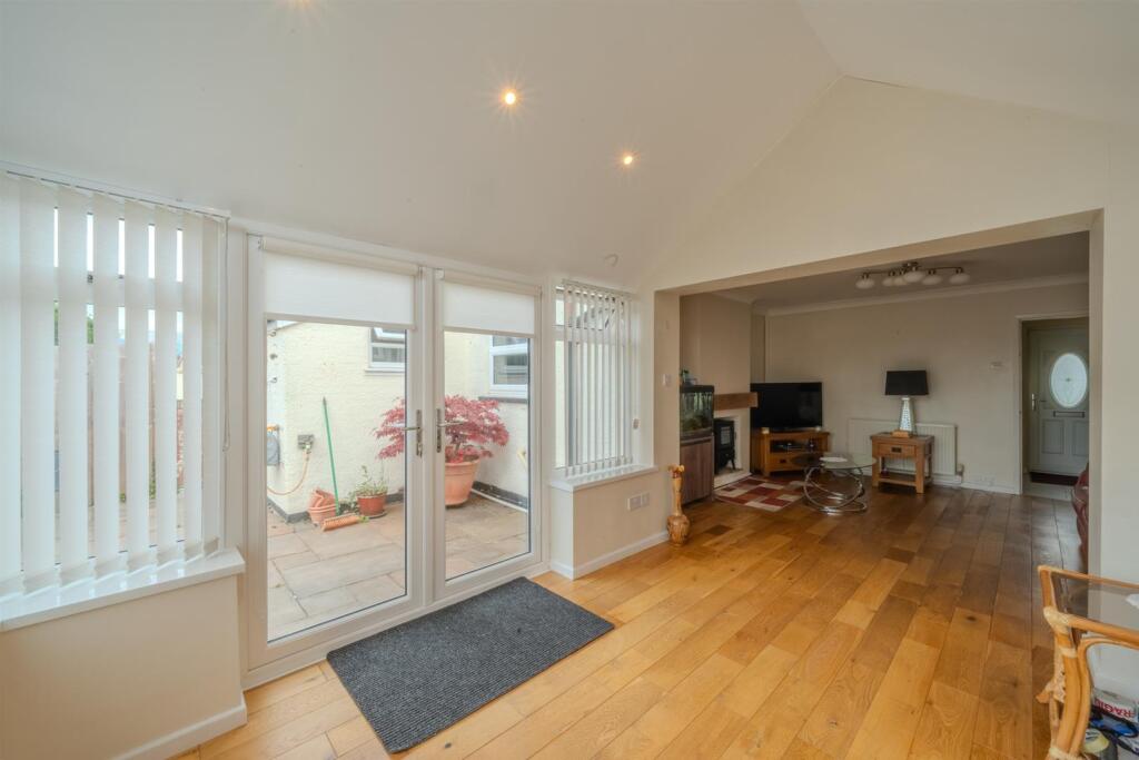 92 Court Farm Road-13.jpg