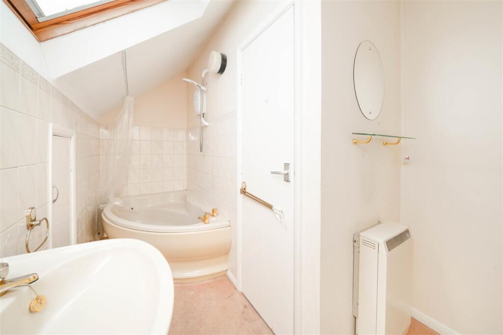 Bathroom1.jpg