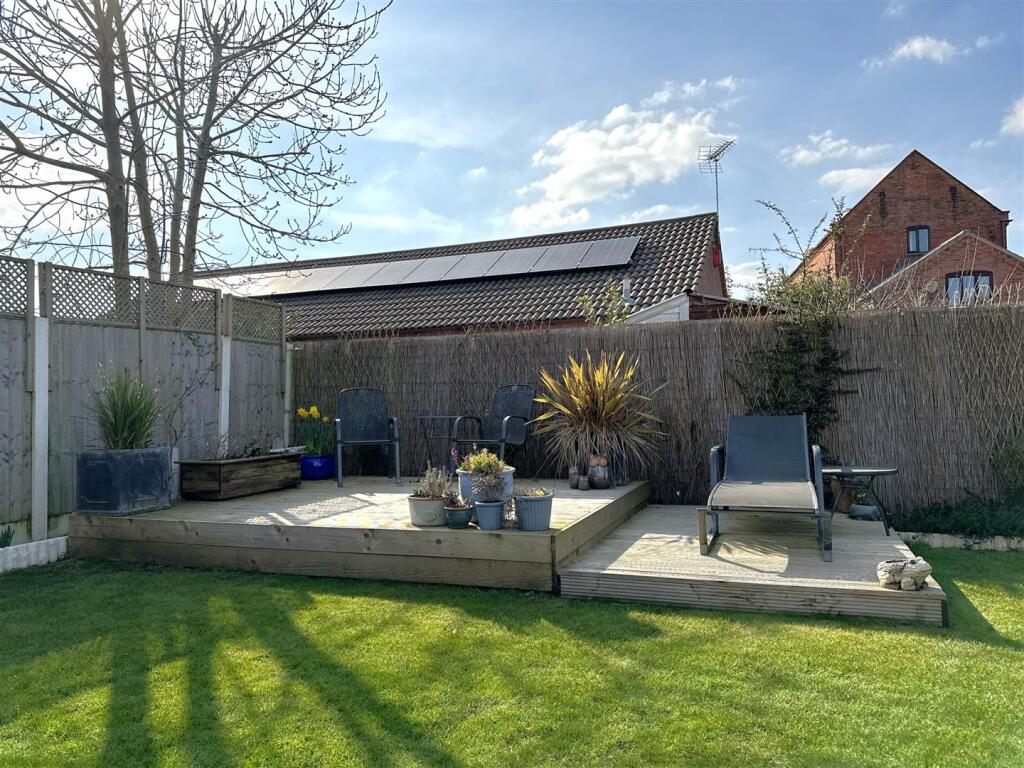 Raised Decked Sun Terrace 557